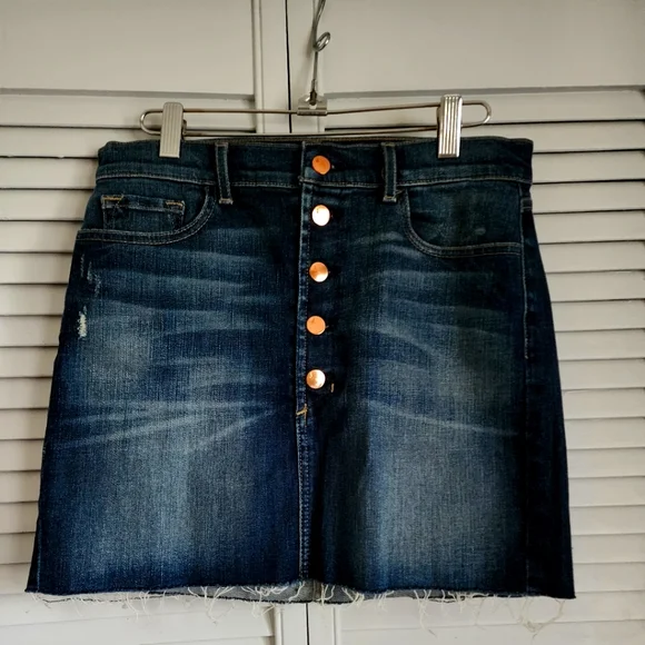 J Brand straight buttoned skirt. 5 pockets. Raw hem. Amost new. - Picture 2 of 7